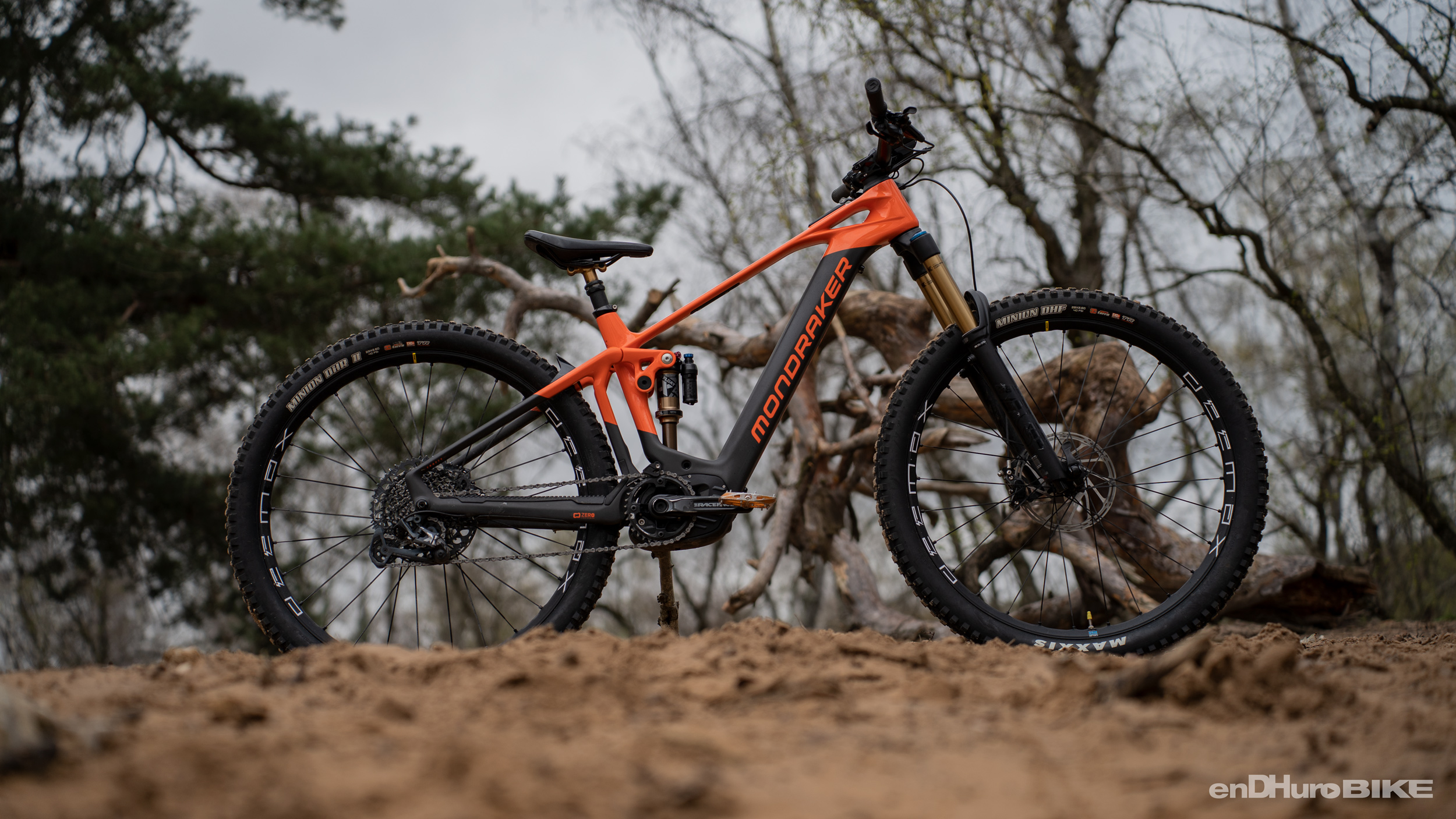 découvrez les avantages des vtt électriques mondraker : performance, autonomie, design innovant et plaisir de conduite sur tous les terrains.