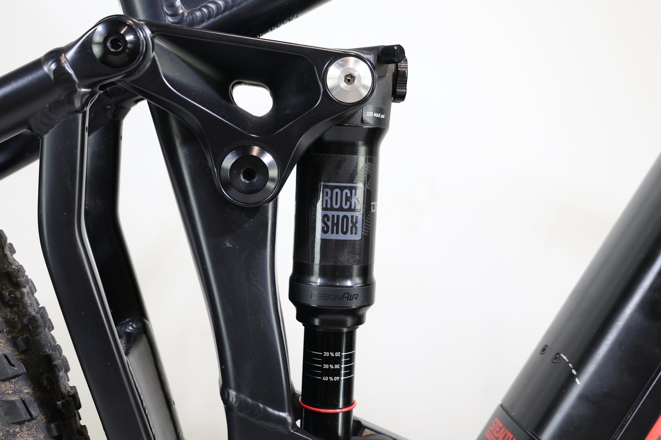 découvrez le mondraker chaser, le meilleur vtt électrique alliant performance, puissance et design pour des aventures tout-terrain inégalées.