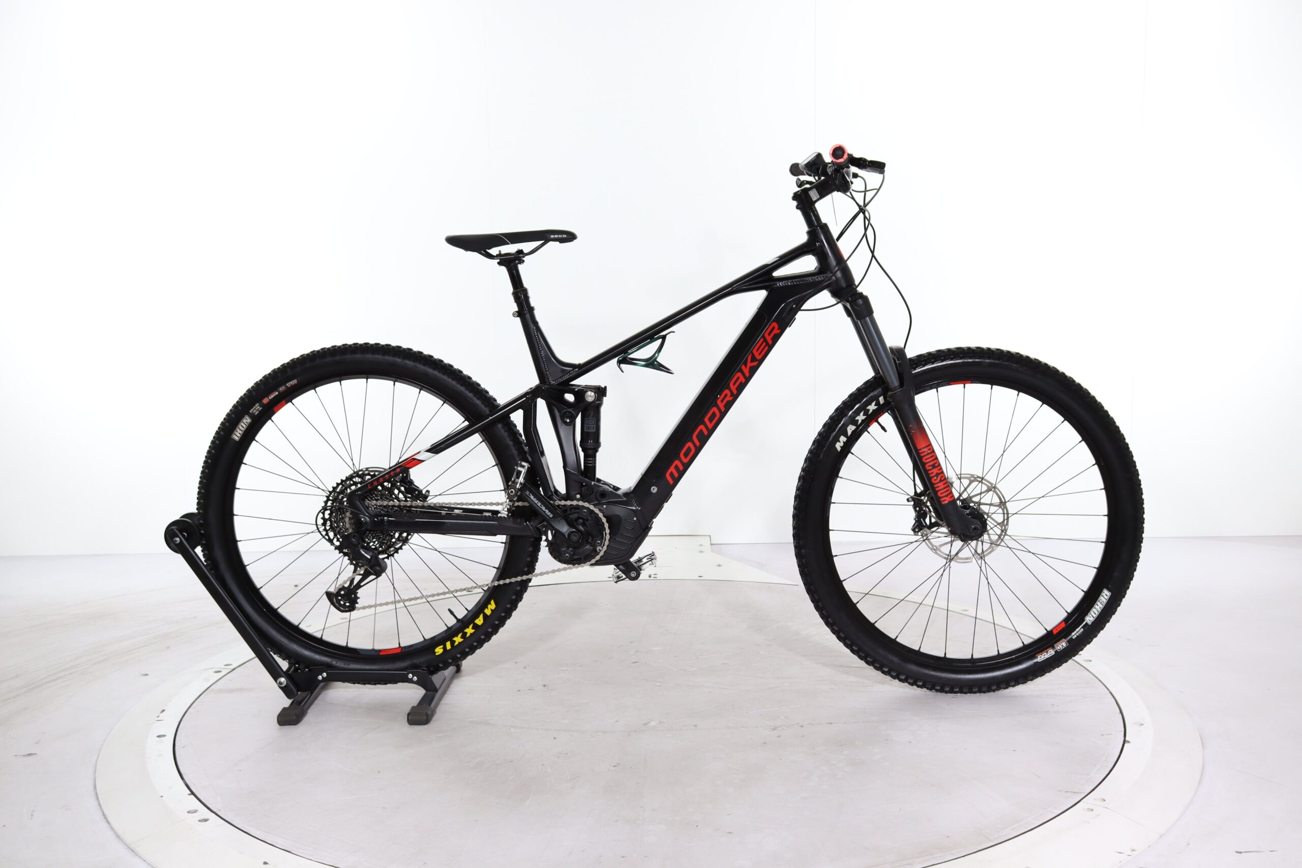 découvrez le mondraker chaser, un vtt électrique performant alliant puissance et agilité pour une expérience tout-terrain inégalée.