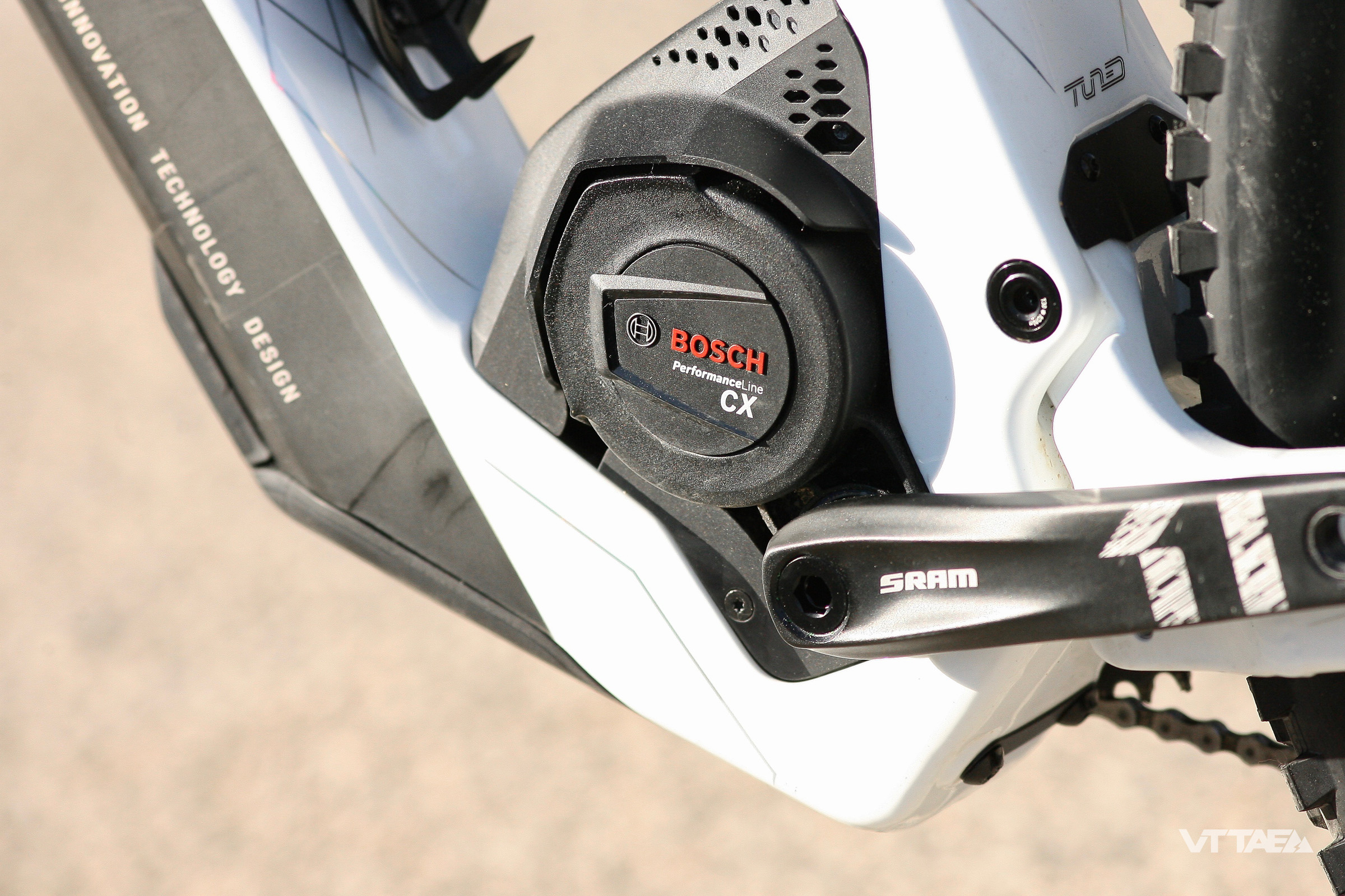 découvrez le moteur bosch performance line cx, spécialement conçu pour les vélos à assistance électrique (vae). puissance, performance et fiabilité pour une expérience de conduite optimale.