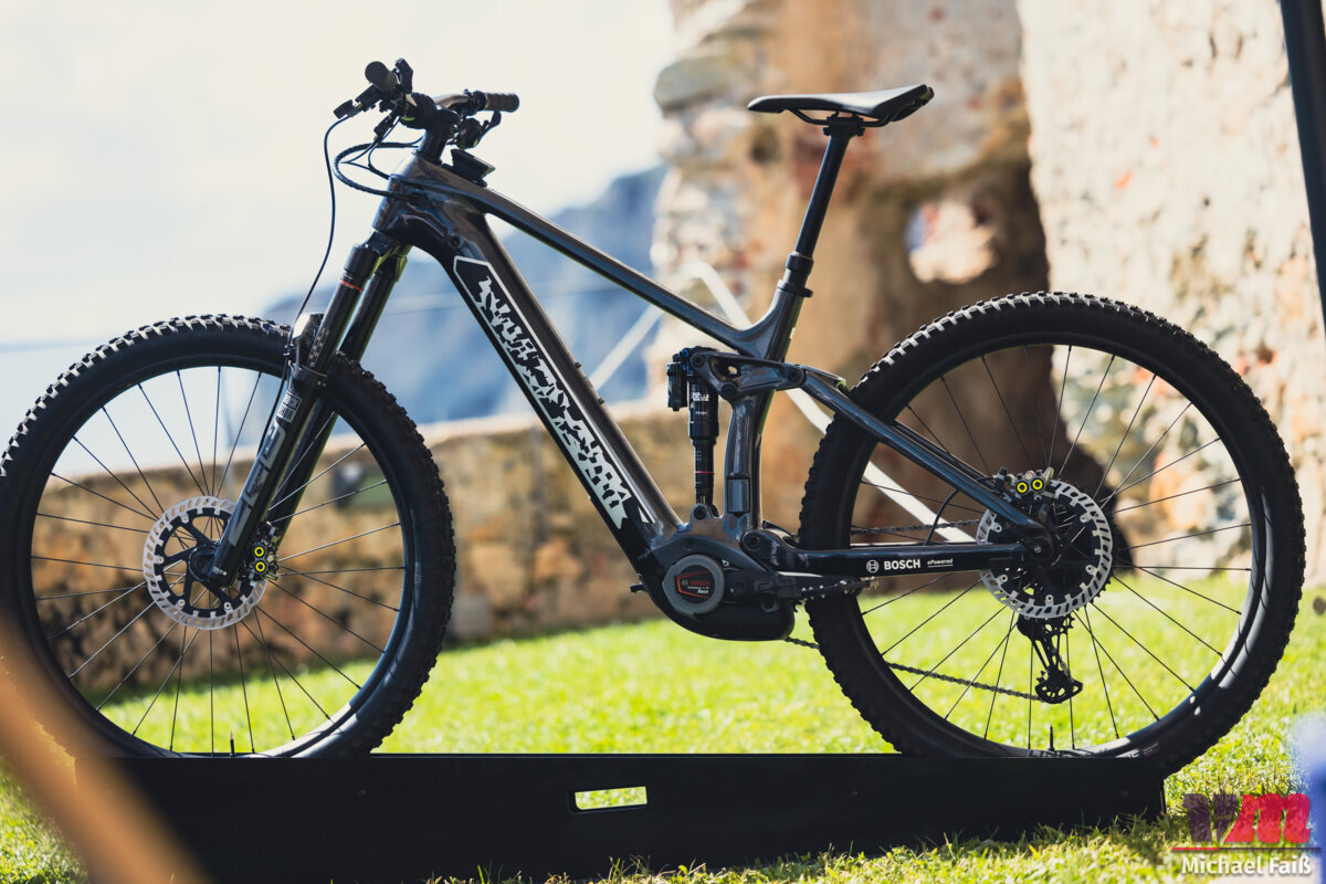 découvrez le moteur bosch performance line cx race édition limitée, une puissance exceptionnelle et une performance optimale pour votre vélo électrique.