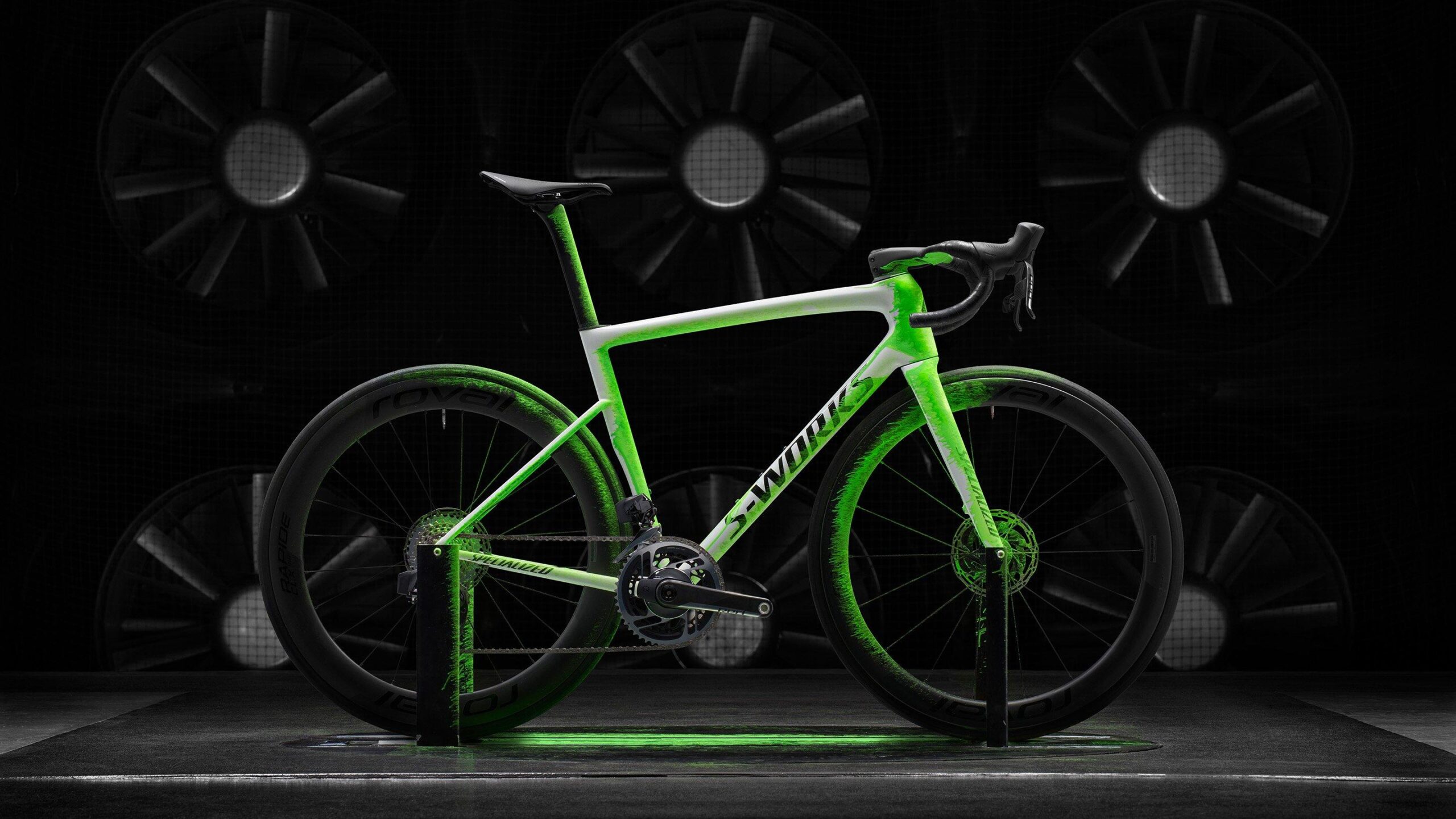 découvrez nos speed bikes alliant vitesse et performance pour des sensations uniques à vélo. parfaits pour les amateurs de vitesse et d'efficacité.