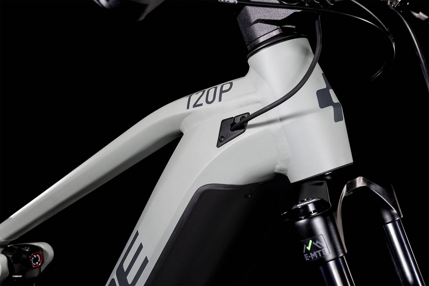 découvrez le test complet et les caractéristiques du vtt électrique cube stereo hybrid 120 pro 625, alliant puissance, autonomie et performance pour une expérience tout-terrain optimale.