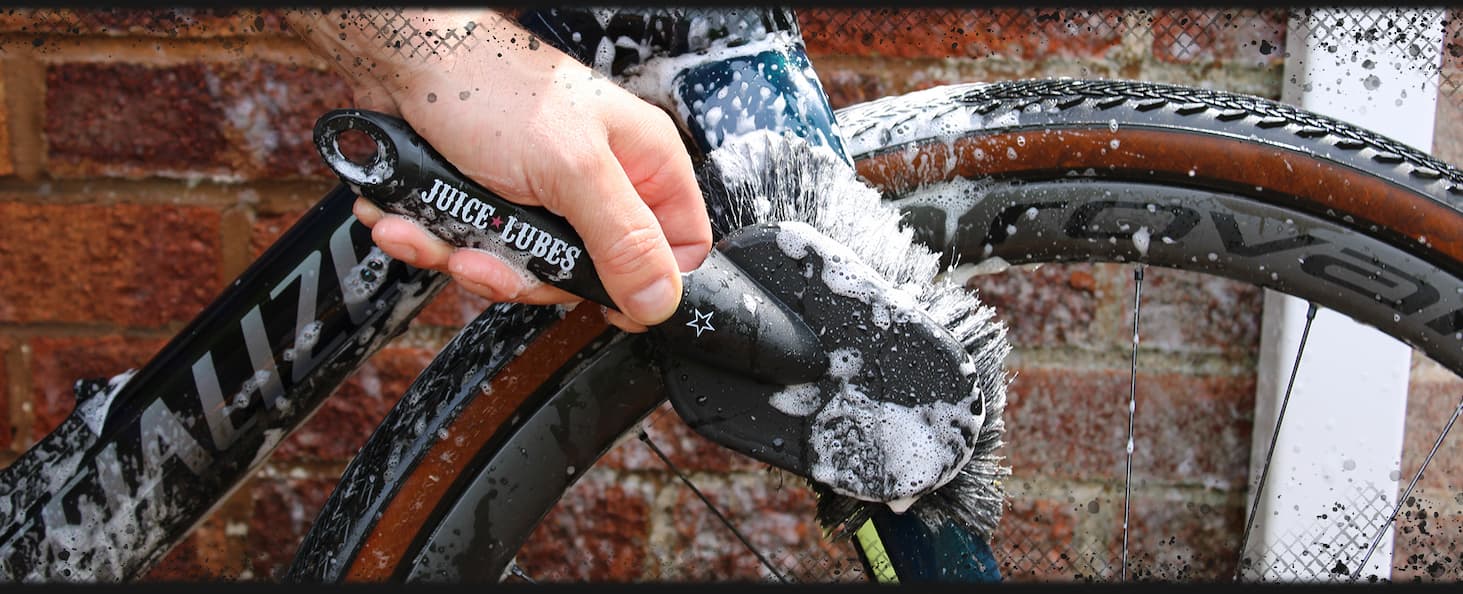 découvrez comment utiliser efficacement le nettoyant vélo juice lubes pour entretenir votre vélo, éliminer la saleté et prolonger la durée de vie de vos composants.
