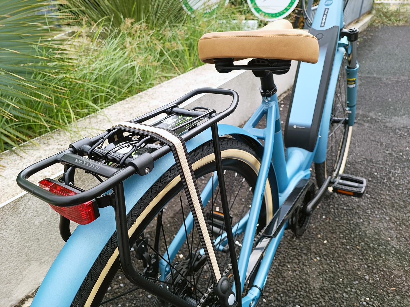 découvrez les atouts du vélo électrique granville e absolute 15 : performance, autonomie, confort et design moderne pour des déplacements urbains et loisirs en toute simplicité.