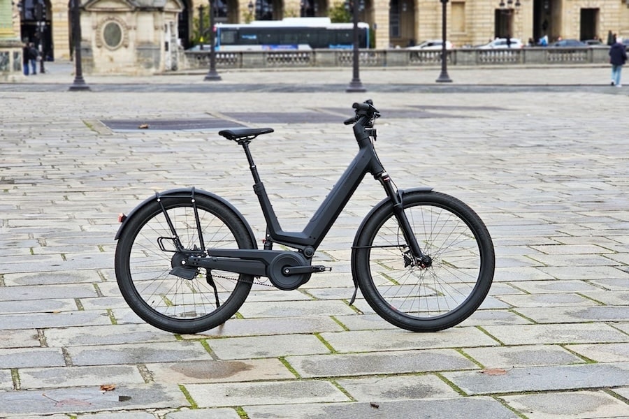 découvrez le vélo électrique moustache j, alliant design élégant et performance optimale pour des balades urbaines ou en nature tout en douceur.