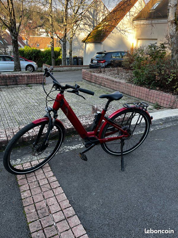 découvrez le vélo électrique moustache open 500 wh, alliant performance optimale et grande autonomie pour des balades confortables et dynamiques.
