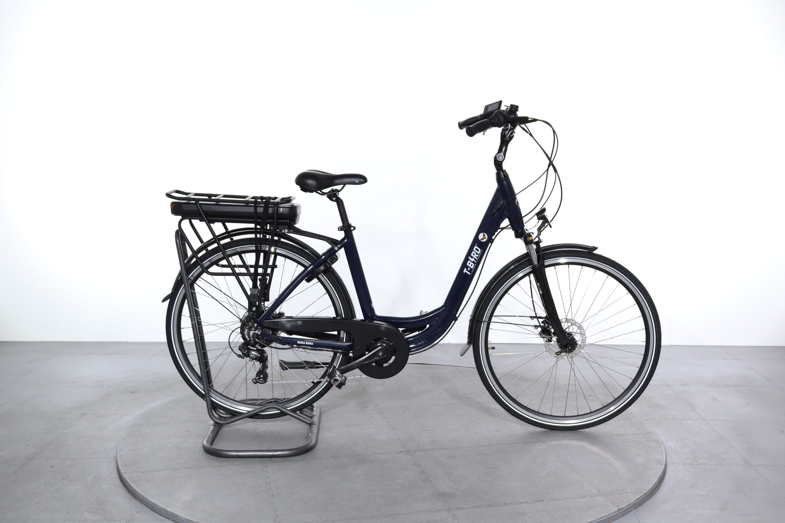 découvrez le vélo électrique t bird bora bora : alliez performance, confort et style pour vos déplacements urbains et loisirs.