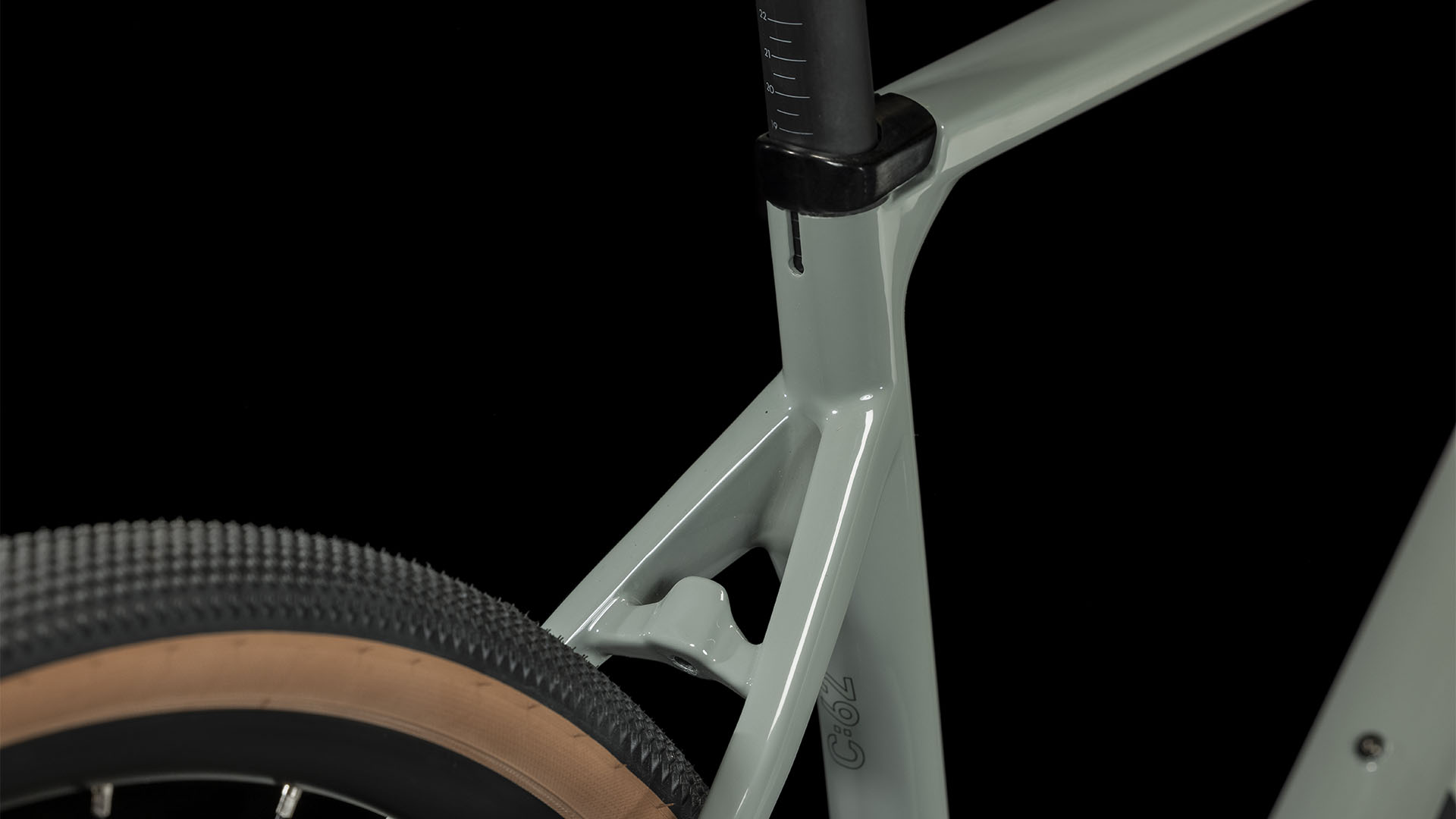 découvrez le vélo gravel cube nuroad c62 pro, alliant performance et polyvalence pour des aventures tout-terrain inégalées.