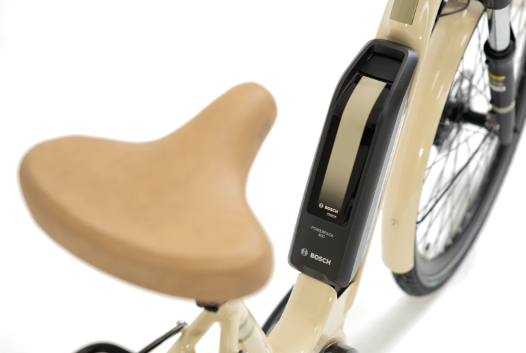 découvrez le vélo électrique urbain granville e urban 30 avec batterie 500wh, idéal pour vos déplacements en ville alliant performance, autonomie et confort.
