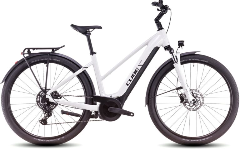 découvrez le vtc électrique cube touring hybrid one 500 : un vélo polyvalent alliant confort, puissance et autonomie pour des balades urbaines ou en nature en toute simplicité.
