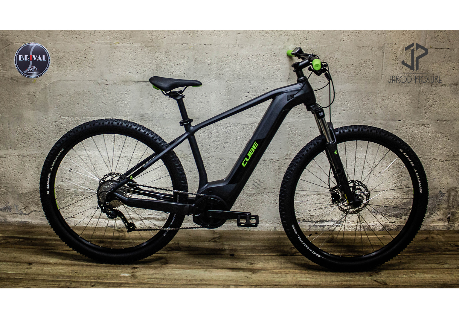 découvrez le vtt électrique cube reaction hybrid 500 wh, alliant puissance et autonomie pour des aventures tout-terrain sans limites.