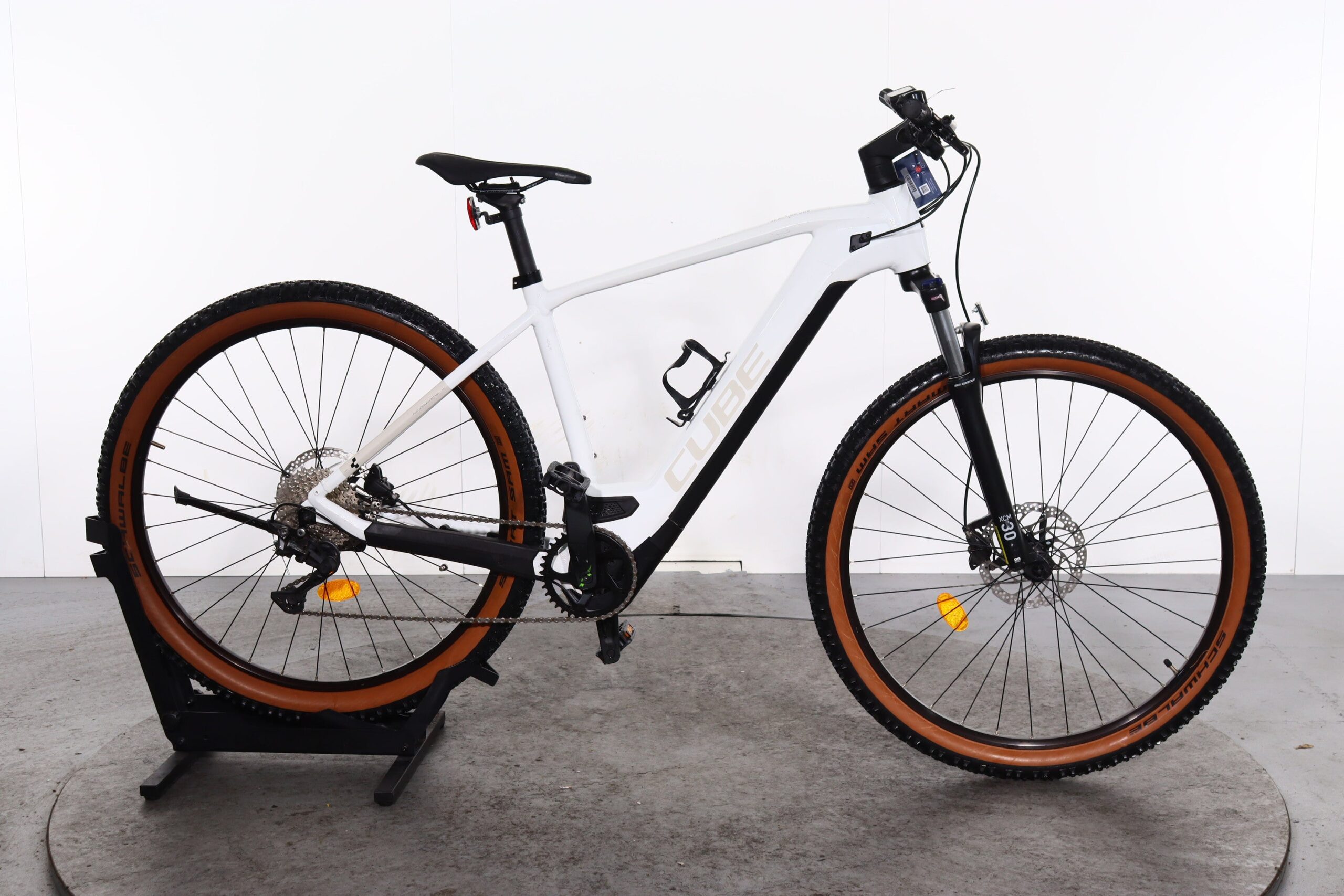 découvrez le vtt électrique cube reaction hybrid 625wh alliant puissance et autonomie pour des aventures tous terrains optimales.