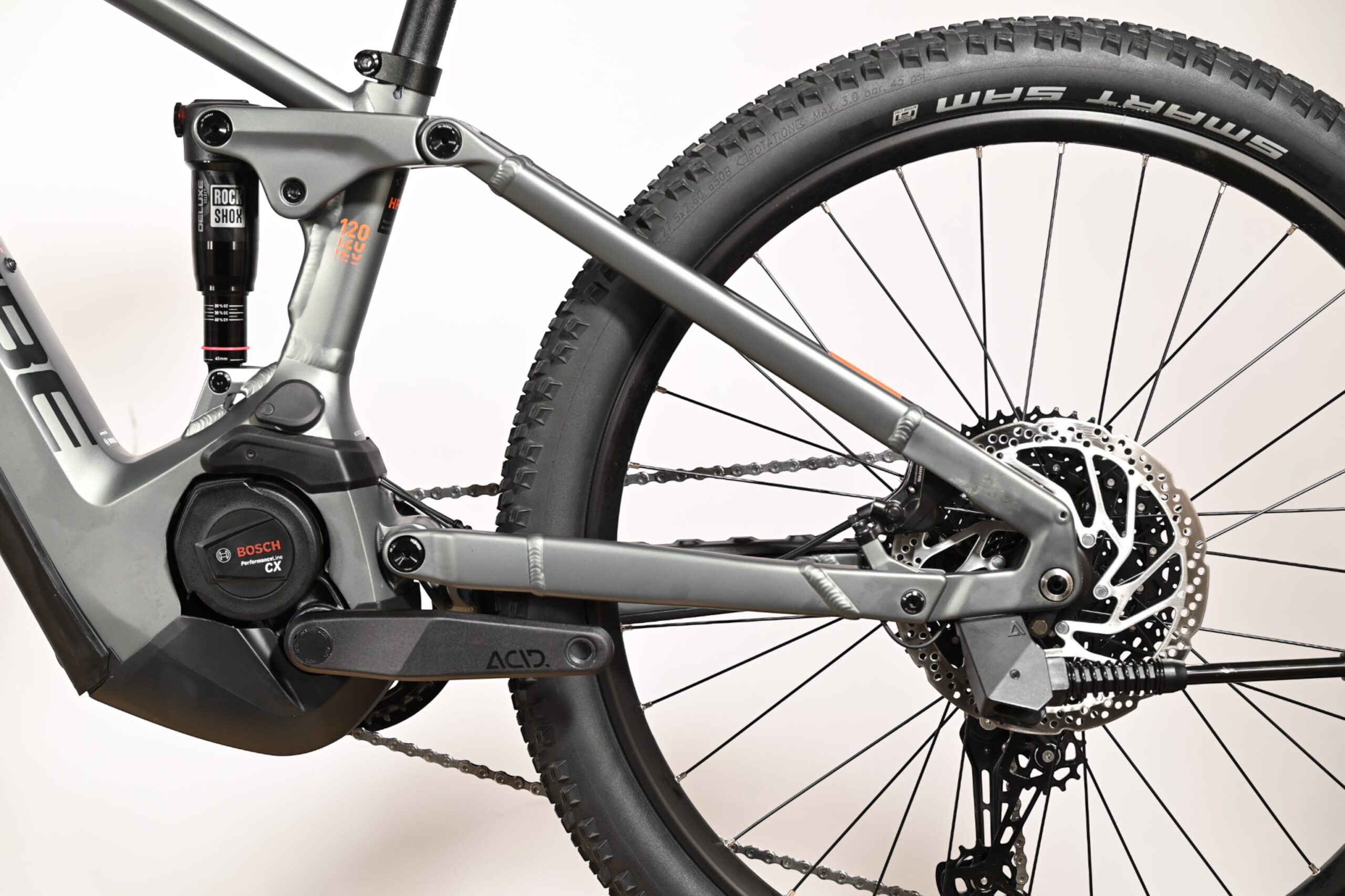 découvrez le vtt électrique cube stereo hybrid 120 slx 750 : performance, puissance et confort pour vos aventures tout-terrain.