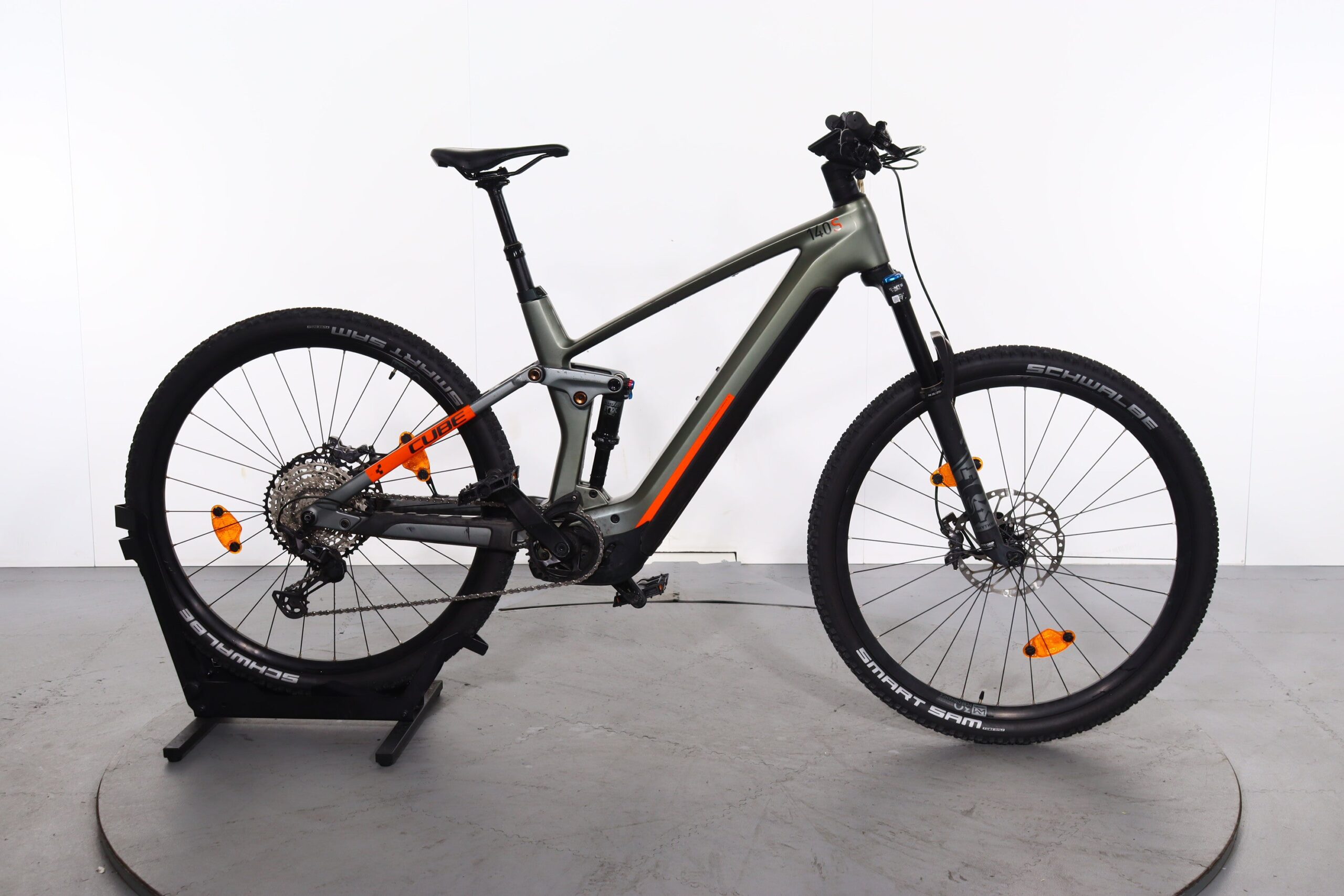 découvrez le vtt électrique cube stereo hybrid 140 hpc, alliant puissance, autonomie et confort pour des aventures tout-terrain inoubliables.