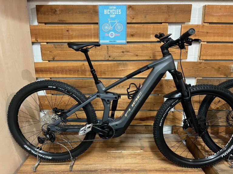 découvrez le vtt électrique cube stereo hybrid 140 hpc, alliant puissance, technologie avancée et confort pour des aventures tout-terrain inoubliables.