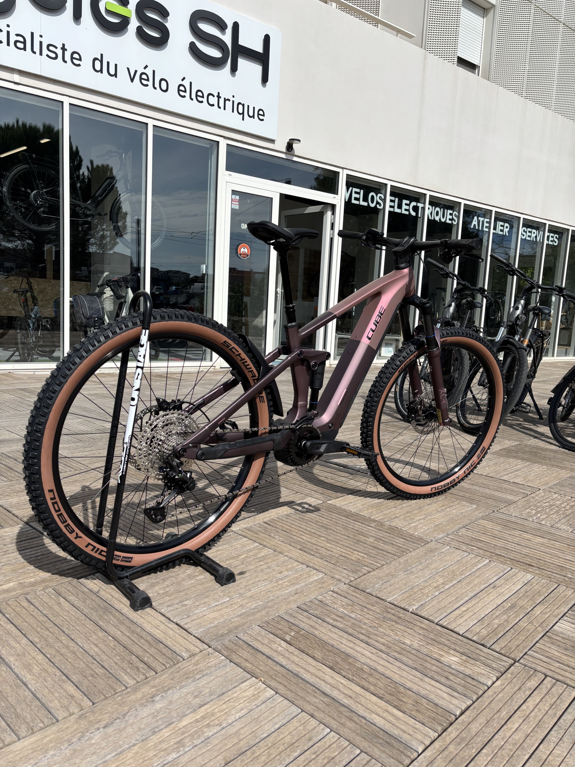 découvrez le vtt électrique cube stereo hybrid 140 hpc 2026, alliant performance, puissance et technologie avancée pour des aventures tout-terrain inoubliables.