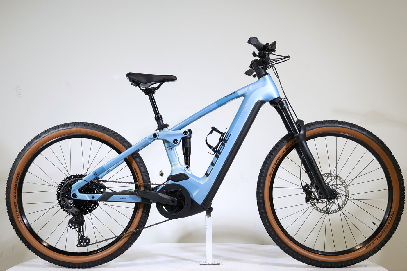 découvrez le vtt électrique cube stereo hybrid 140 hpc slx 750 édition 2026, alliant puissance, performance et technologie de pointe pour des aventures tout-terrain inégalées.