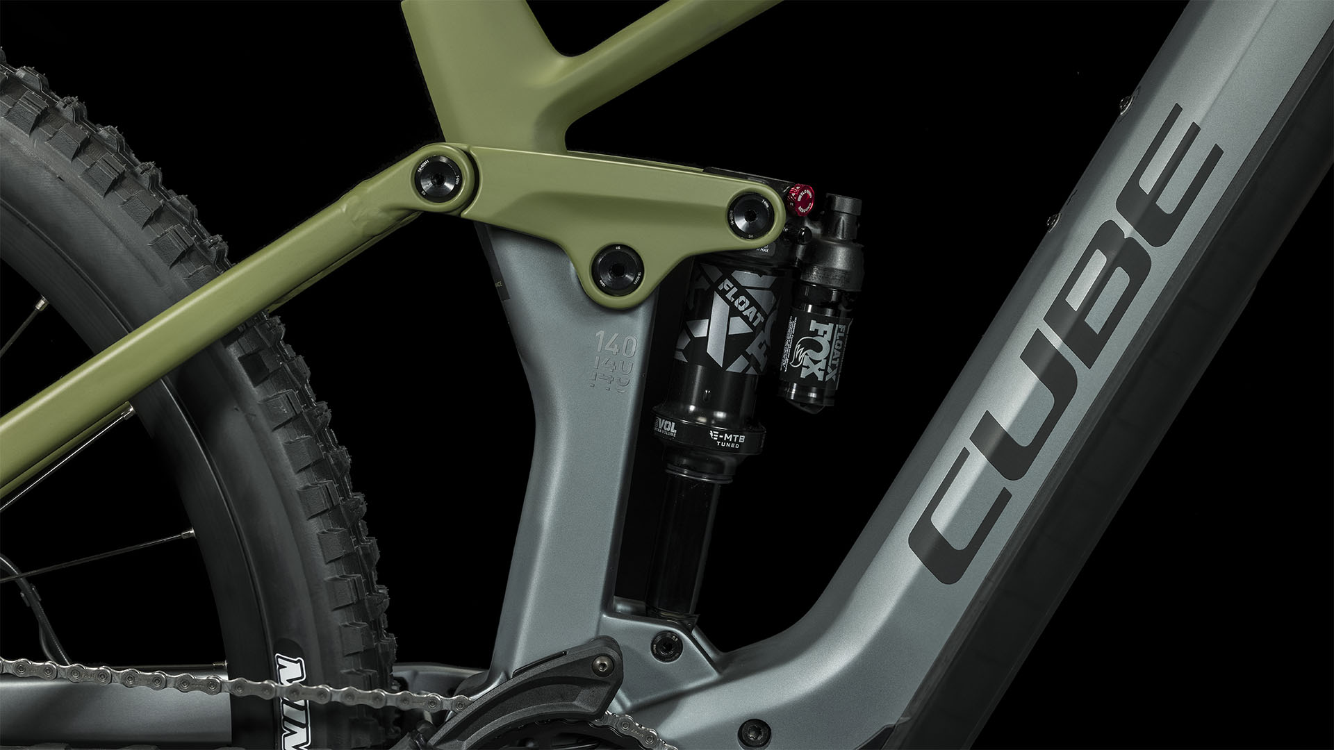 découvrez le vtt électrique cube stereo hybrid 140 hpc tm 750, alliant puissance, confort et technologie pour des aventures tout-terrain inoubliables.
