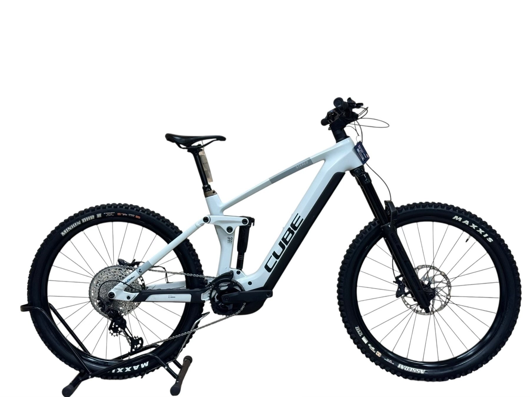 découvrez le vtt électrique cube stereo hybrid 160 hpc slx 750 alliant performance et technologie avancée pour une expérience de trail optimale.