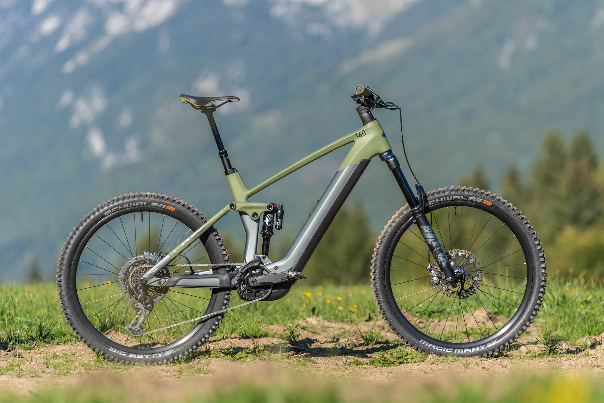 découvrez le vtt électrique cube stereo hybrid 160 hpc slx 750, alliant performance exceptionnelle et technologie de pointe pour une expérience tout-terrain inégalée.