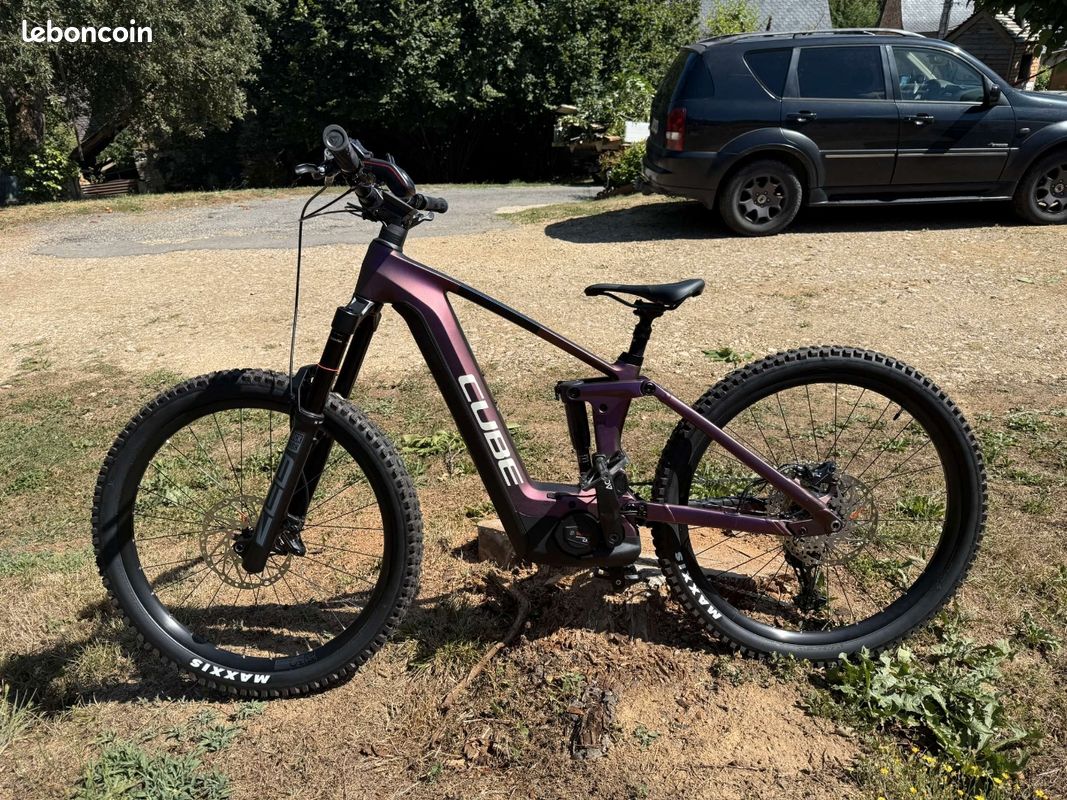 découvrez le vtt électrique cube stereo hybrid 160 hpc slx 750, alliant performance exceptionnelle et technologie de pointe pour des aventures tout-terrain inégalées.