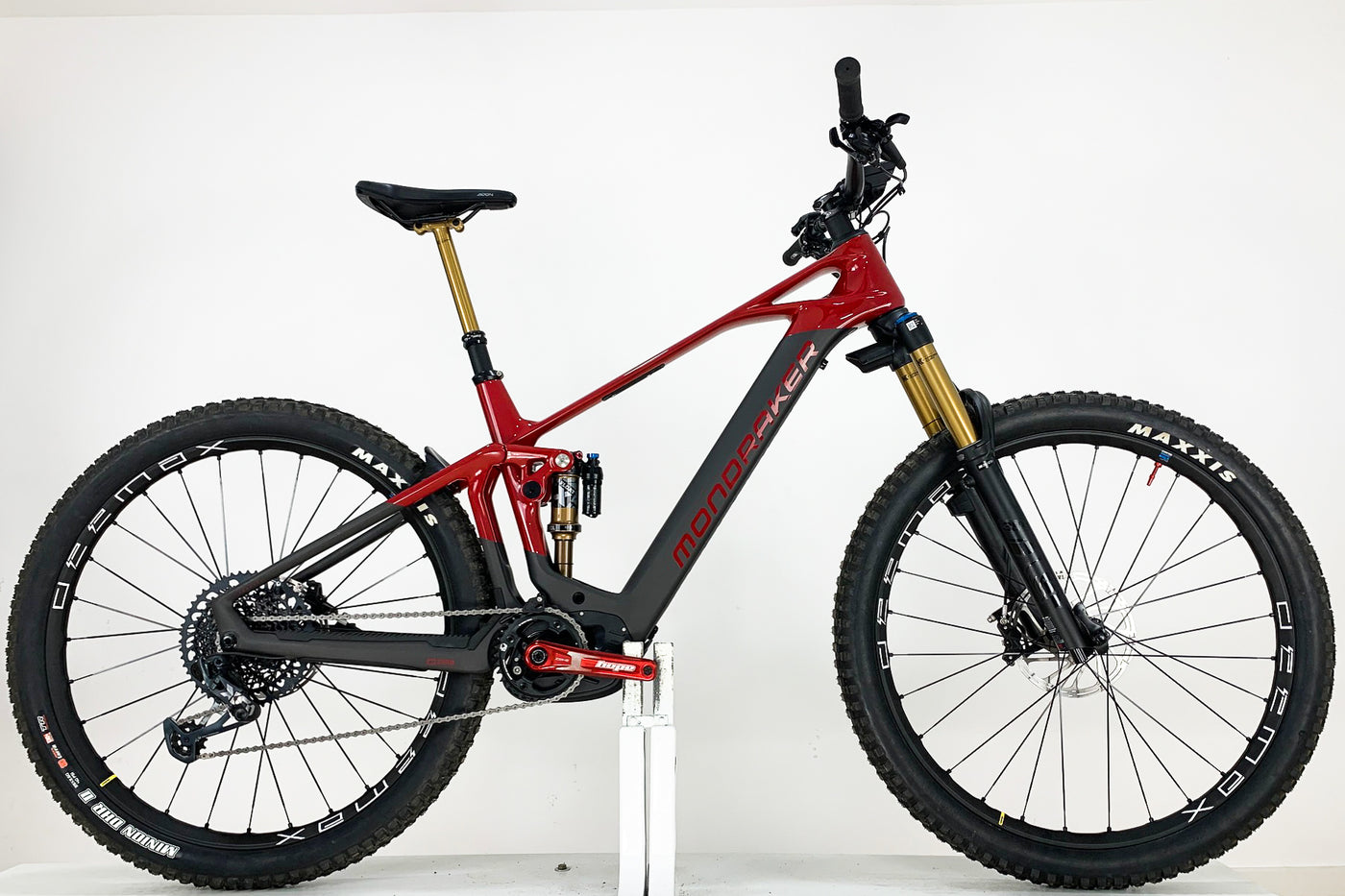 découvrez le vtt électrique mondraker crafty se : ses caractéristiques techniques, ses performances et les avantages pour une expérience de ride exceptionnelle.