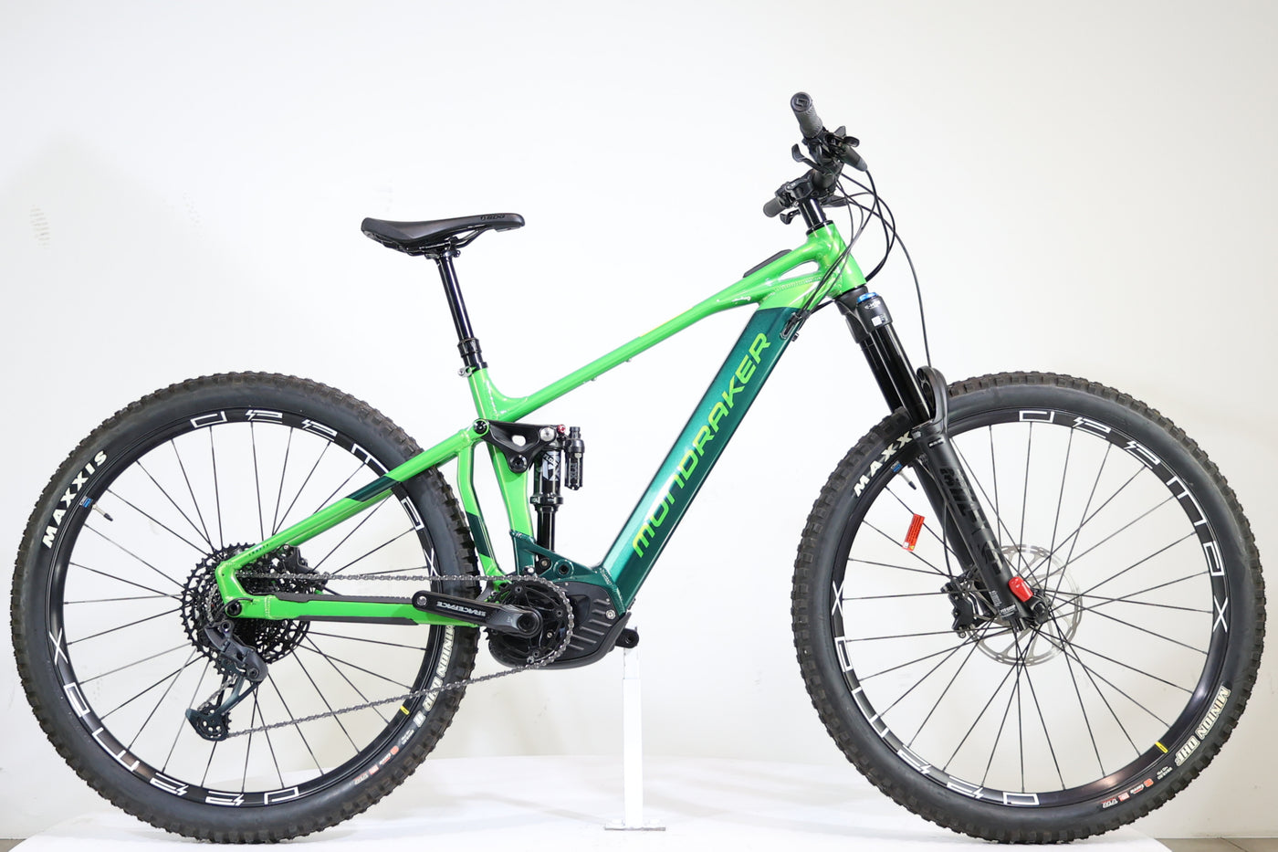découvrez les caractéristiques et avantages du vtt électrique mondraker crafty se, alliant puissance, performance et technologie pour des sorties tout-terrain inoubliables.