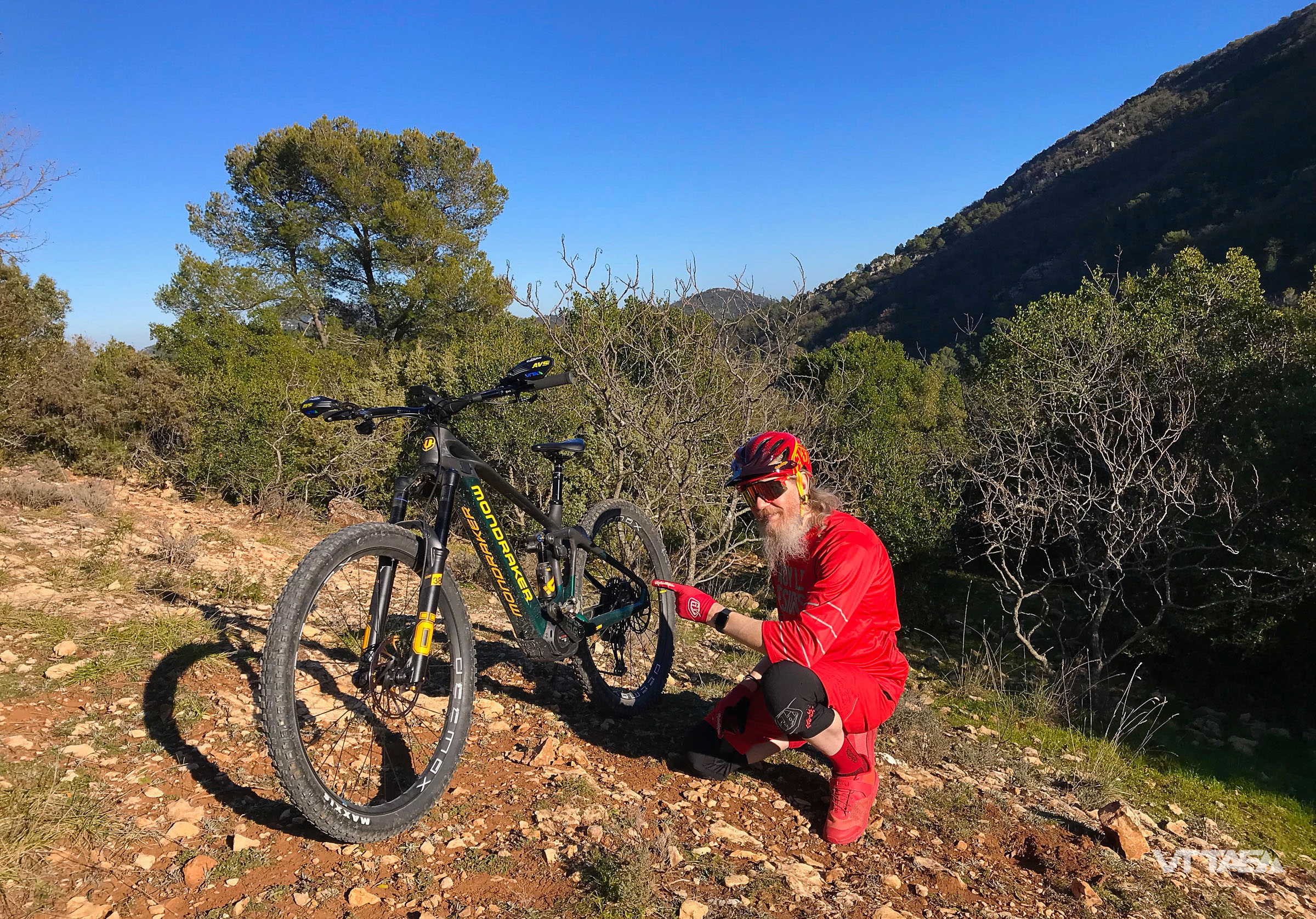découvrez le vtt électrique mondraker crafty se, alliant performance exceptionnelle et innovation technologique pour une expérience de ride inégalée.
