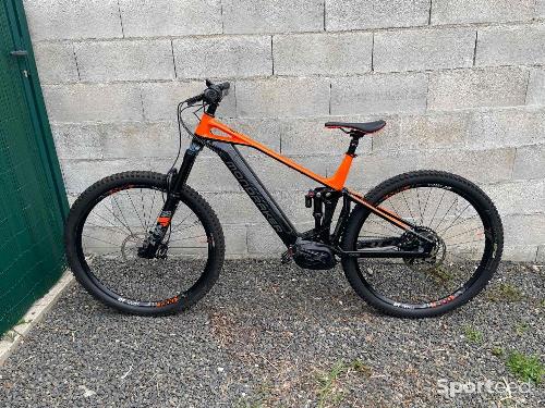 découvrez le vtt électrique mondraker crafty se, conçu pour le tout-terrain. performance, puissance et maniabilité pour des aventures inégalées.