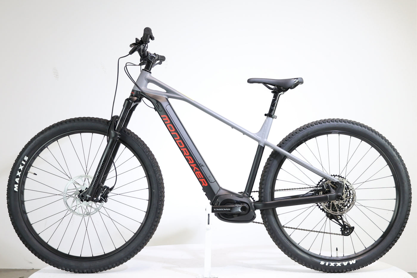 découvrez le vtt électrique mondraker prime 29, un semi-rigide performant alliant légèreté et puissance. est-il le choix idéal pour vos aventures tout-terrain ? analyse complète et avis.