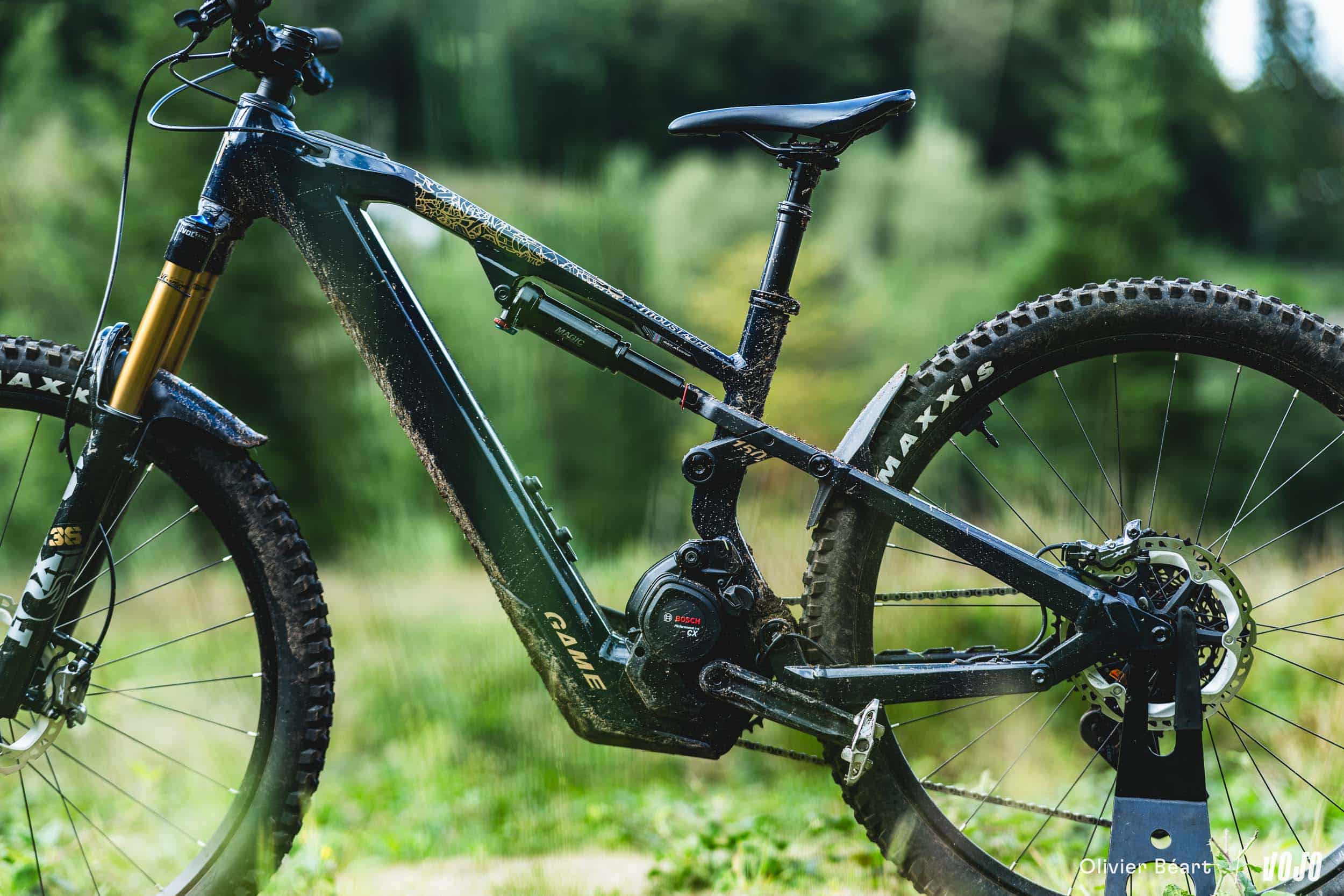 découvrez le vtt électrique moustache fox 750 wh, alliant performance exceptionnelle et grande autonomie pour vos aventures tout-terrain.