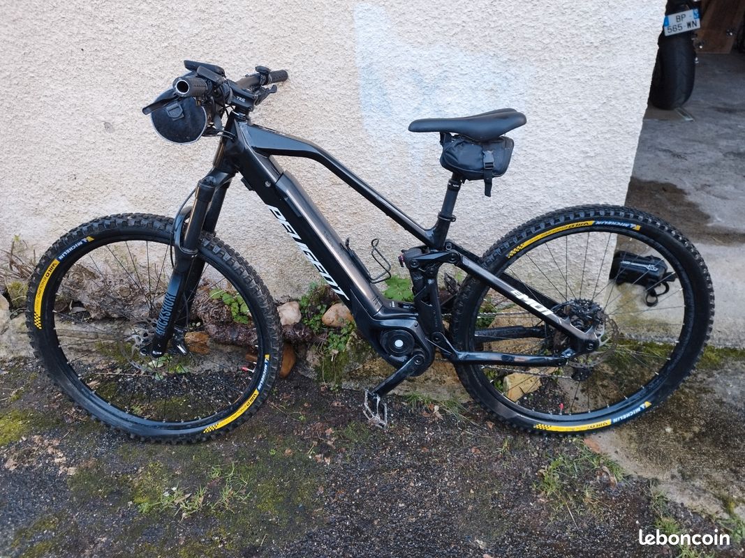 découvrez le vtt électrique peugeot em01 fs 140 29 pouces, alliant puissance, autonomie et confort pour des aventures tout-terrain inoubliables.