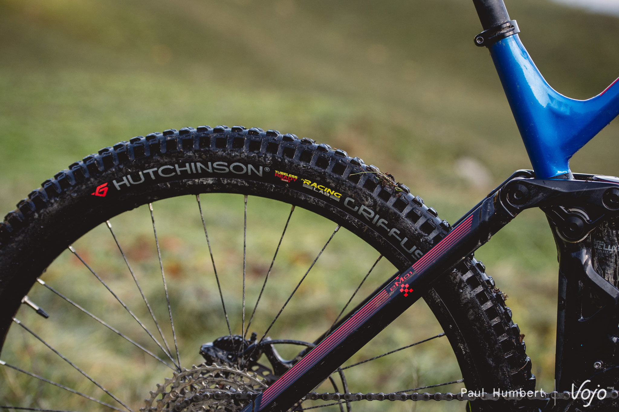 découvrez le vtt électrique peugeot em01 ht 120, alliant performance exceptionnelle et grande autonomie pour vos aventures tout terrain.