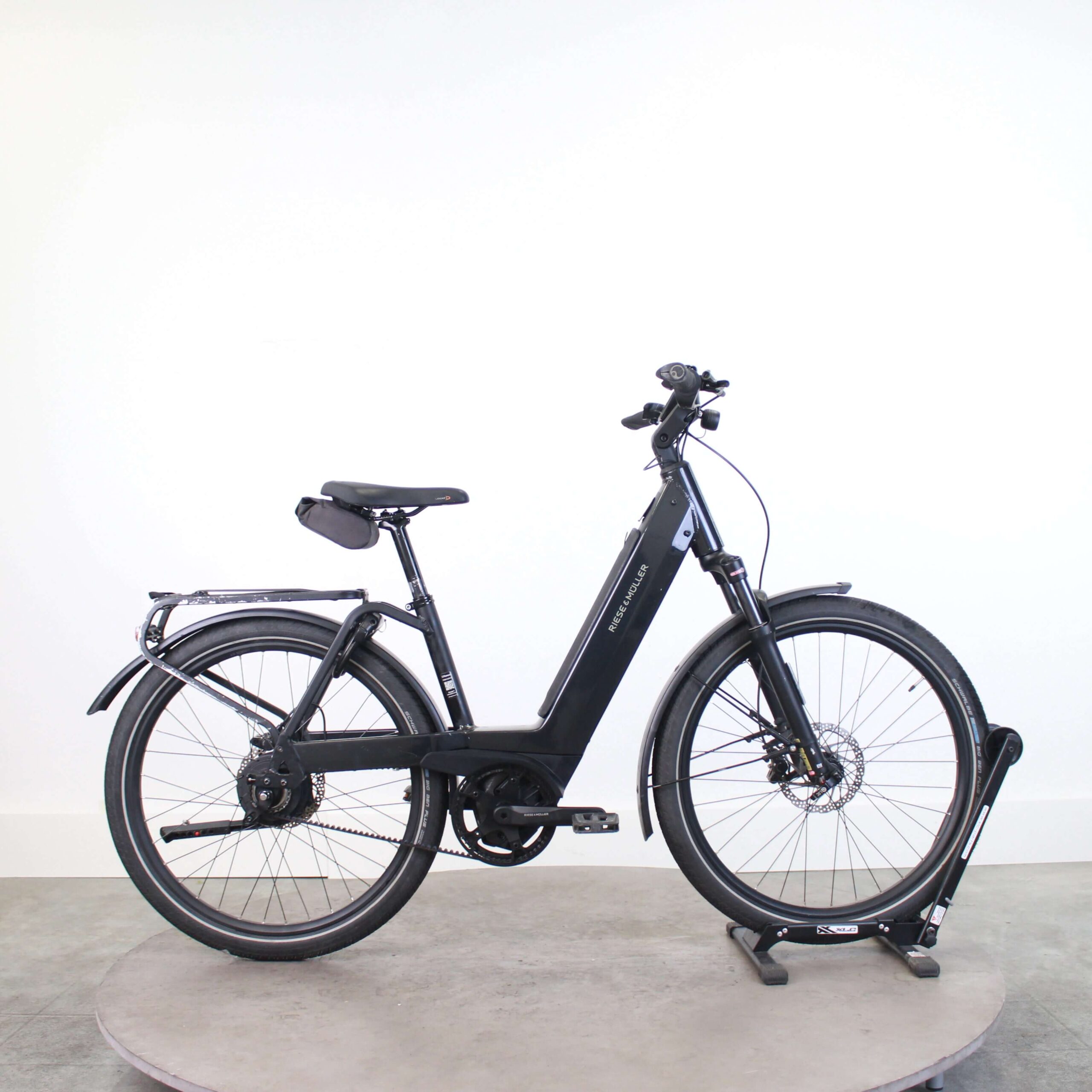 découvrez le vtt électrique peugeot em01 ht120, alliant performance et confort pour vos aventures tout-terrain. idéal pour les passionnés de cyclisme à la recherche de puissance et d'autonomie.